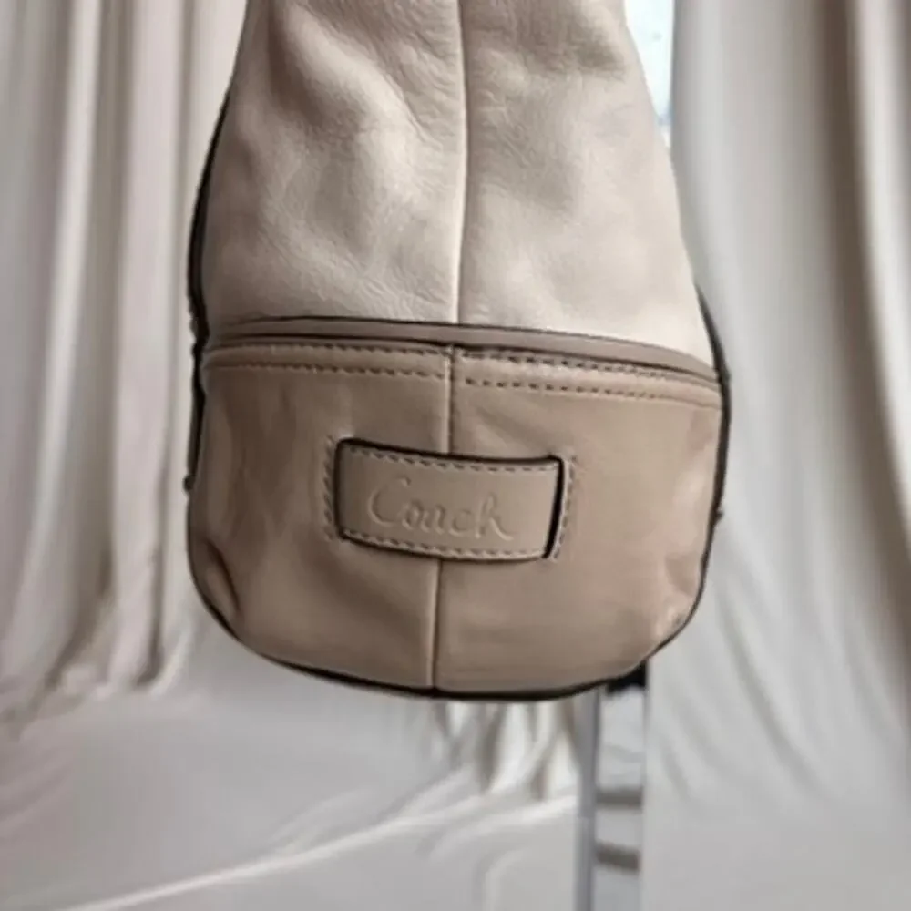 Vintage Coach Alexandra F20812 Cream & Taupe Leather Shoulder Tote
